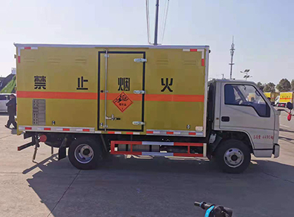 浙江爆破器材运输车工人安全操作规范与智能技术保障
